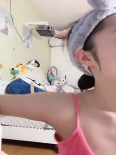 D杯小白露脸新人兼职直播撩骚狼友，听狼友指挥漏出骚奶子揉捏 — 2025